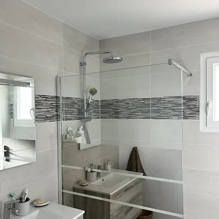 Maison Contemporaine Proche De La Villa *